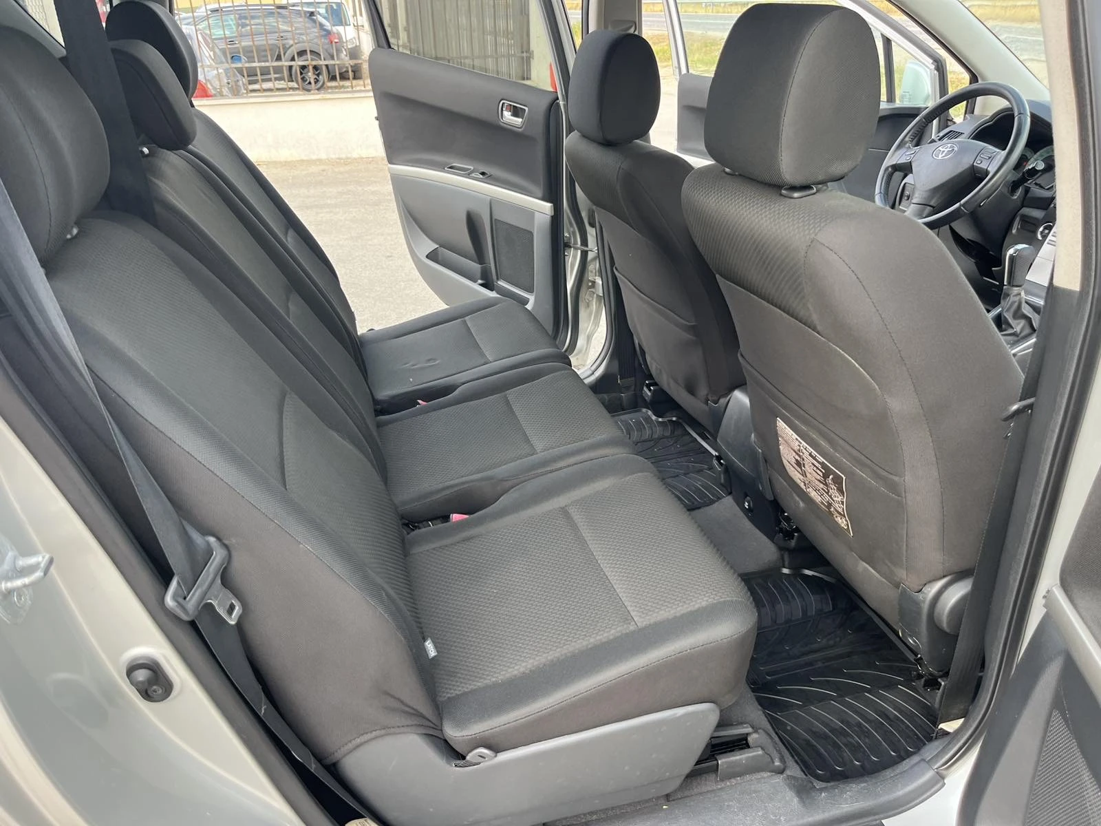 Toyota Corolla verso 2.2 D4D 136� 6 �������� ����������� ��������� | Mobile.bg � ����������� 10