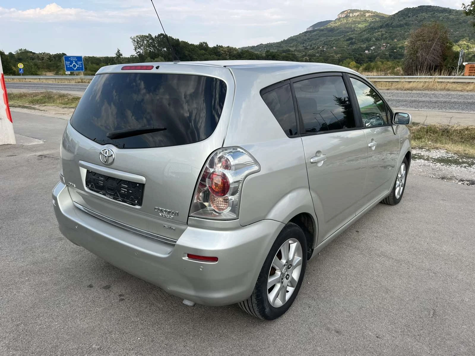 Toyota Corolla verso 2.2 D4D 136� 6 �������� ����������� ��������� | Mobile.bg � ����������� 4