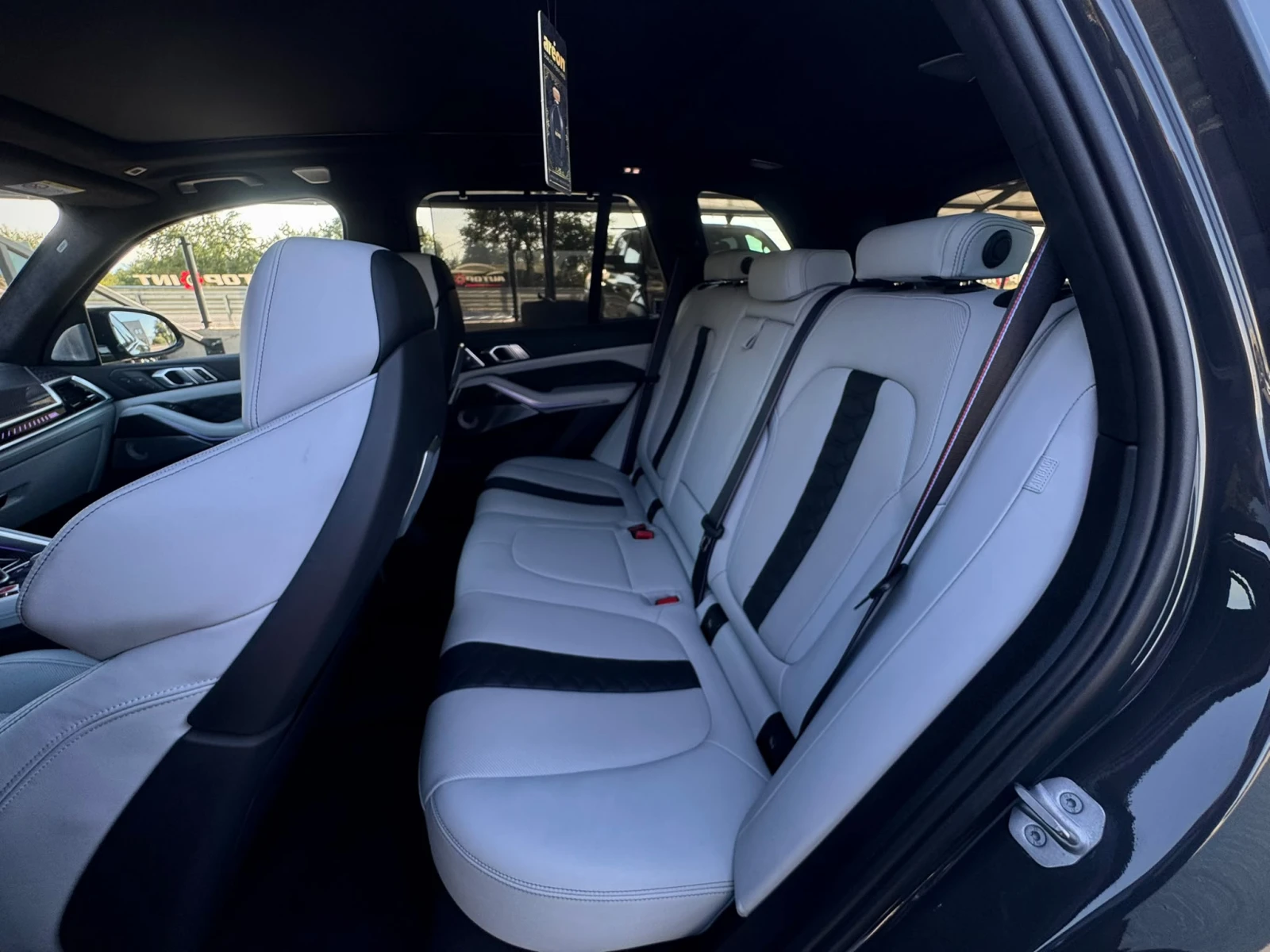 BMW X5M COMPETITION* B&W* HUD* 360* SKY LOUNGE* SHADOW LIN, снимка 13 - Автомобили и джипове - 55898595