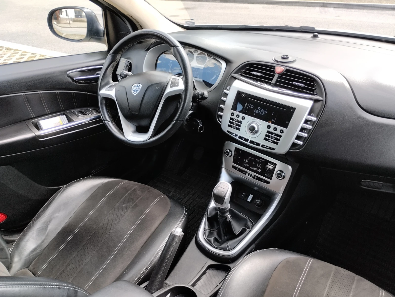 Lancia Delta 1.6 diesel 120hp, снимка 14 - Автомобили и джипове - 56199087