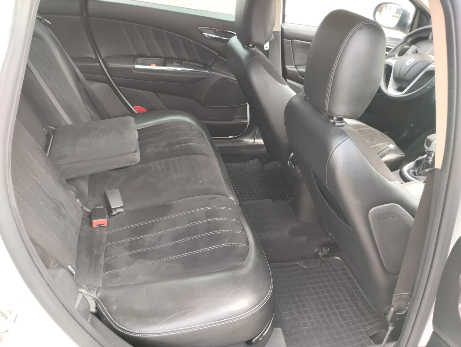 Lancia Delta 1.6 diesel 120hp, снимка 13 - Автомобили и джипове - 56199087