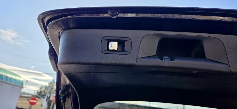 Mercedes-Benz GLC 250 D, 4 matic, AMG, снимка 13 - Автомобили и джипове - 53342792