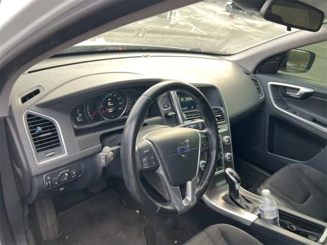 Volvo XC60 T5* PRESTIGE* ПОДГРЕВ* КАМЕРА* КЕЙЛЕС* , снимка 7 - Автомобили и джипове - 48402268