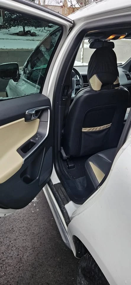 Volvo XC60 * * R-DESIGN* * AWD* * CARFAX* * , снимка 3 - Автомобили и джипове - 53031163