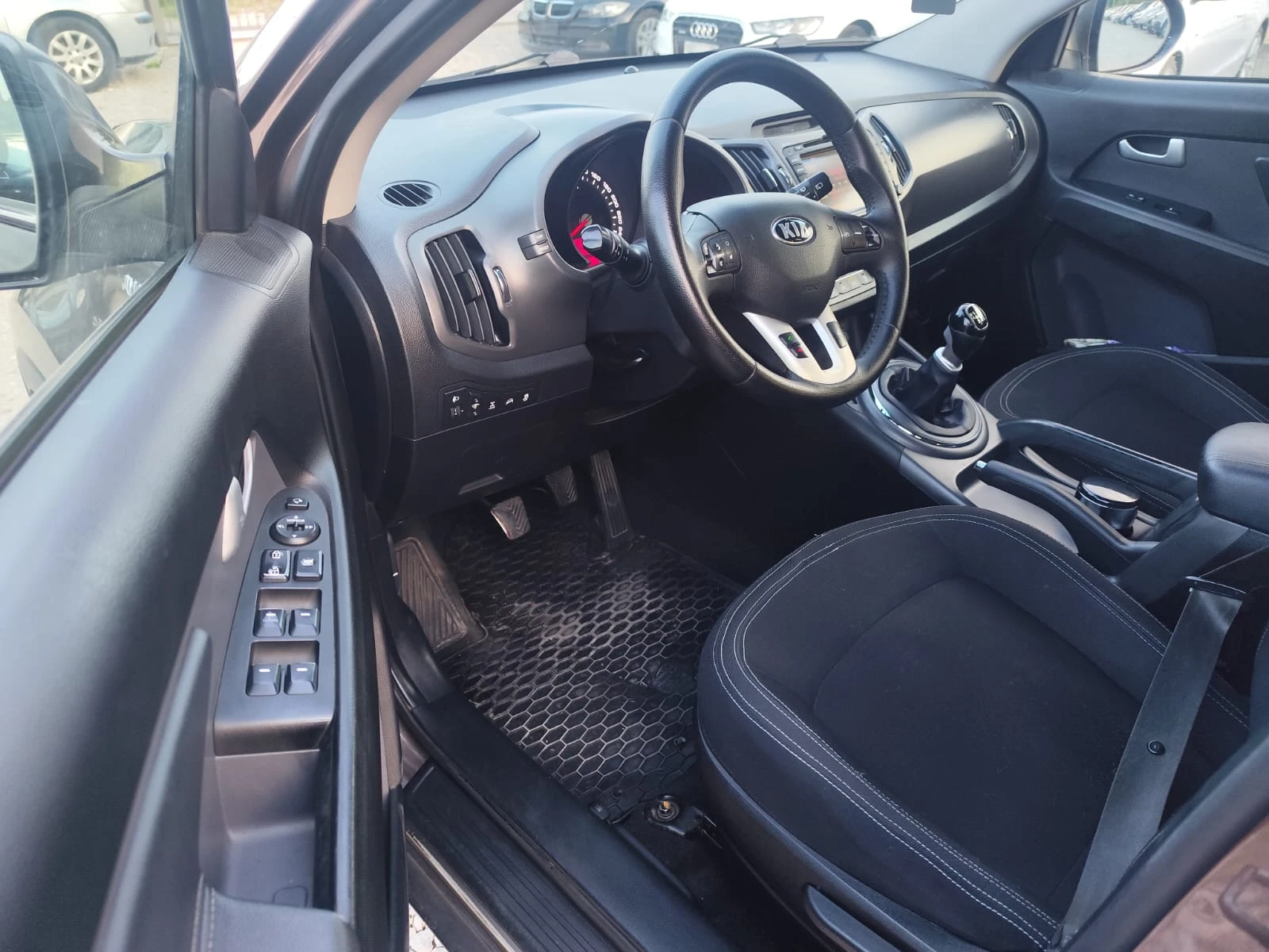 Kia Sportage 2.0  44 | Mobile.bg   11