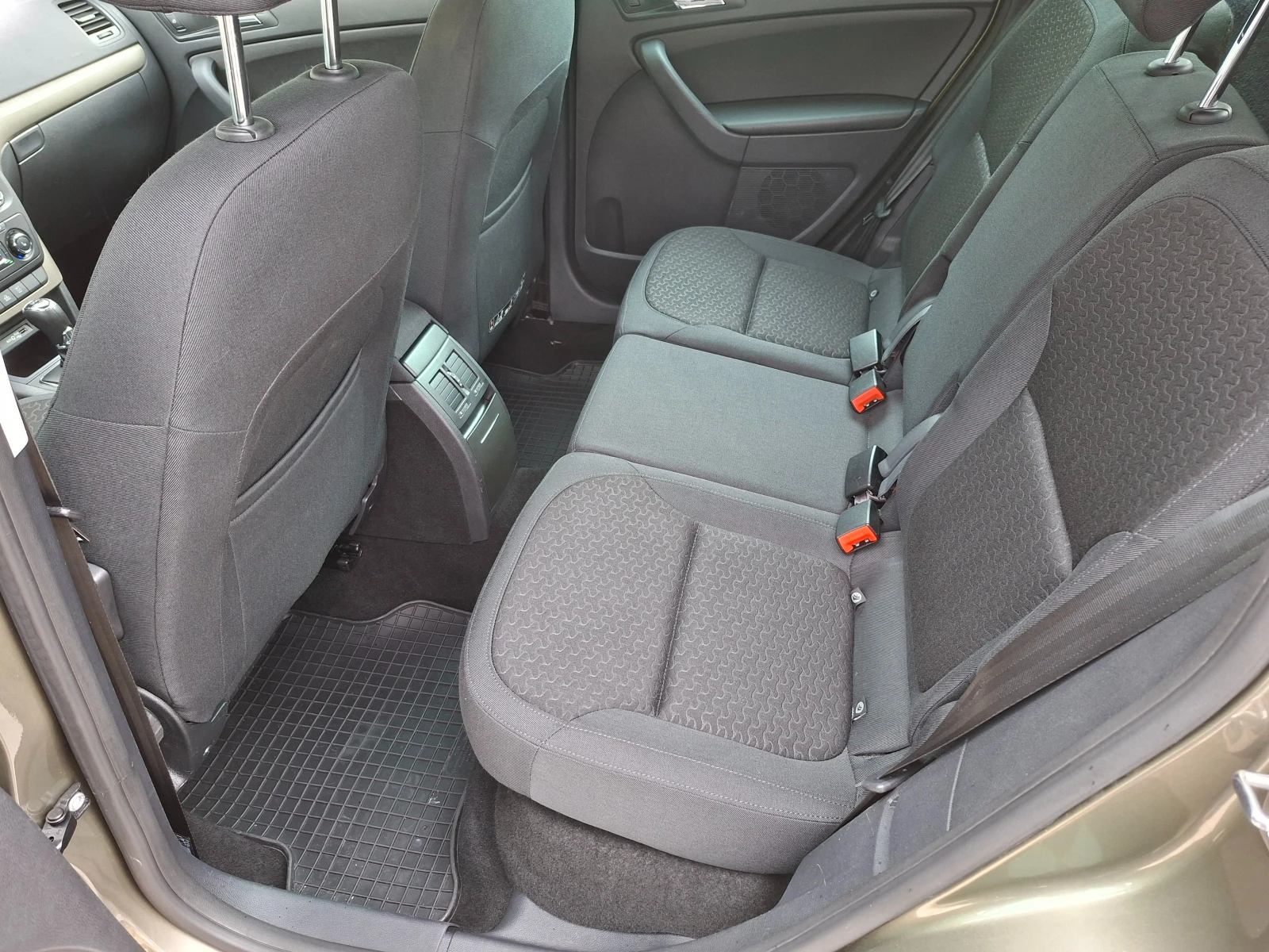 Skoda Yeti 1.8 Автомат 4х4 - изображение 7