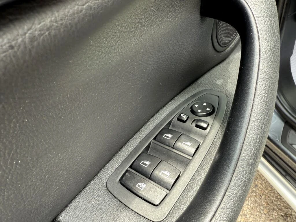 BMW X1 xDrive* АвтоКредит* (ЦЕНА ДО БГ), снимка 11 - Автомобили и джипове - 54040860