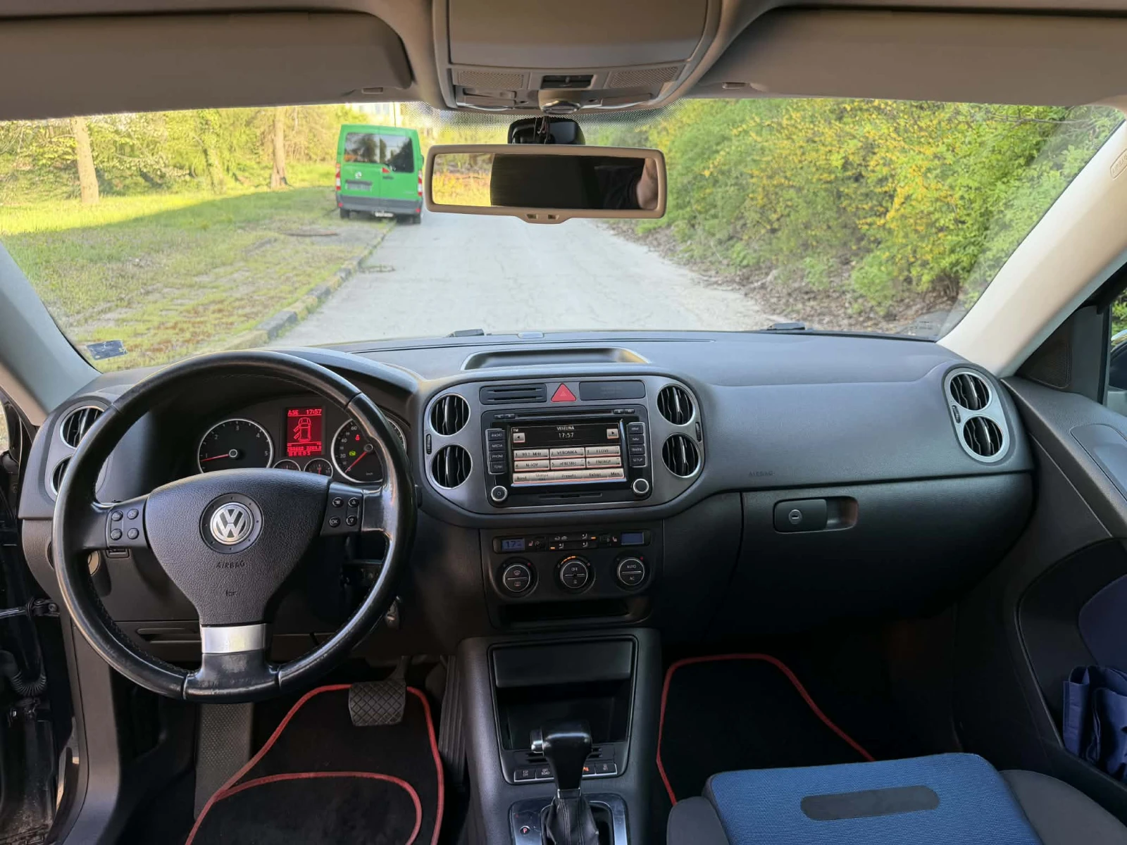 VW Tiguan 2.0 TDI 140 CBA, снимка 8 - Автомобили и джипове - 54323001