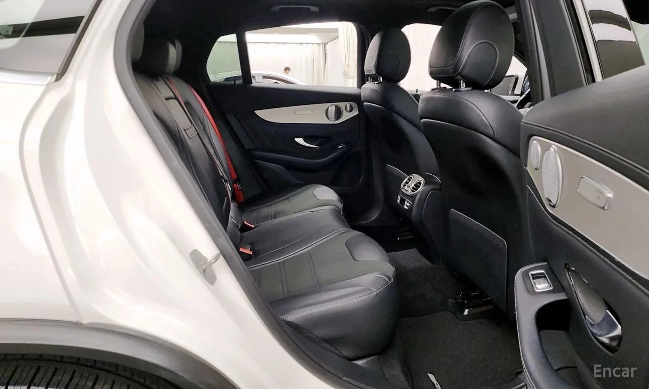 Mercedes-Benz GLC 63 AMG / Distronic / 360 / HUD / Burmester / Автокредит, снимка 12 - Автомобили и джипове - 55983001