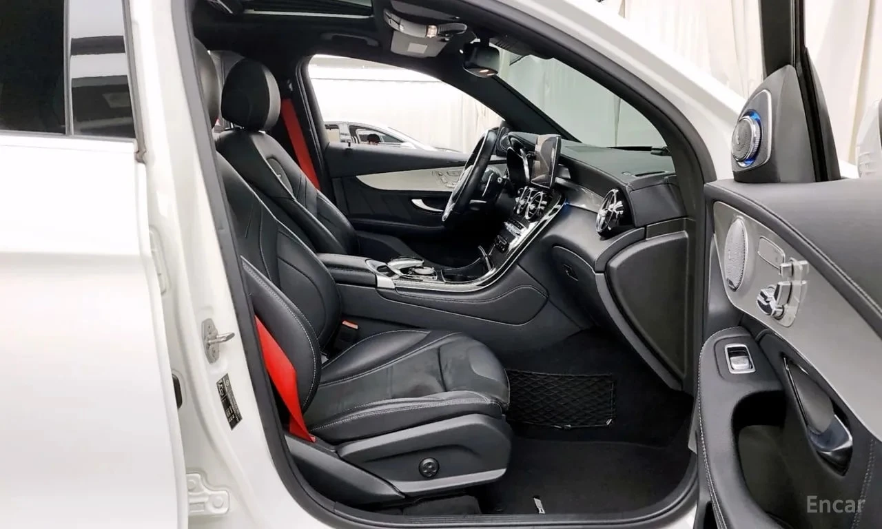 Mercedes-Benz GLC 63 AMG / Distronic / 360 / HUD / Burmester / Автокредит, снимка 11 - Автомобили и джипове - 55983001