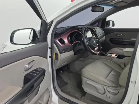 Kia Carnival 9-seater Luxury| 197к.с.| ВКЛ.ТЕХНОТЕСТ  и 3м.ГО, снимка 5