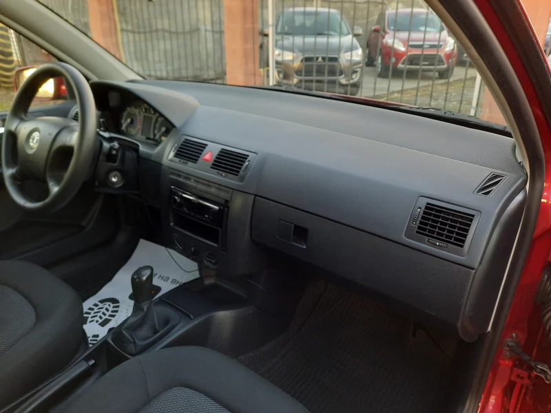 Skoda Fabia 1.4i, снимка 11 - Автомобили и джипове - 48368644