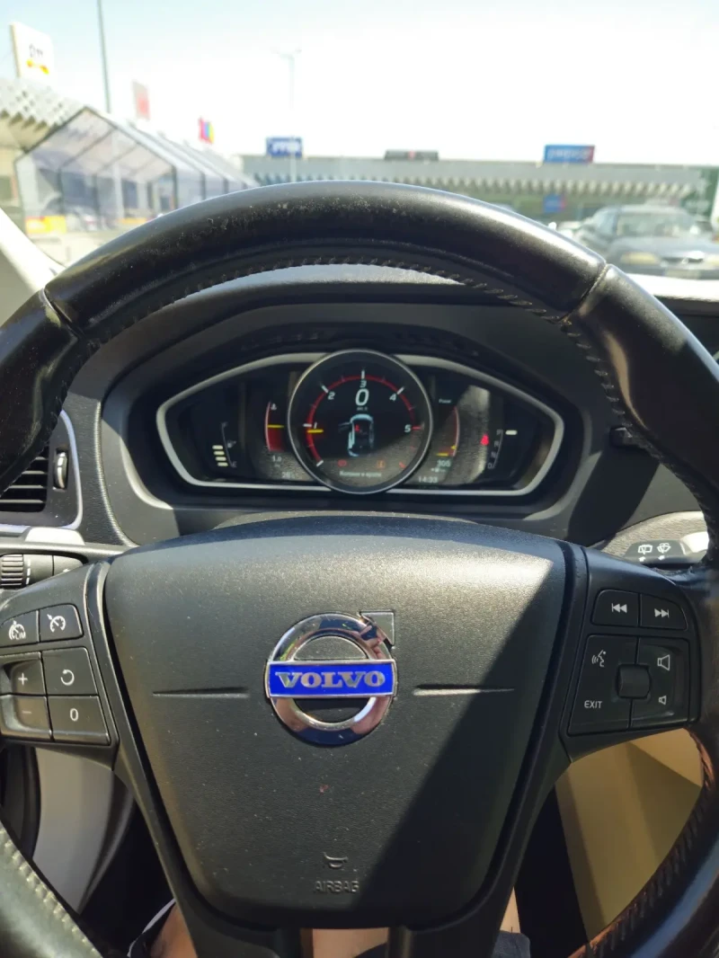 Volvo V40 1.6 HDI, снимка 6 - Автомобили и джипове - 48544139