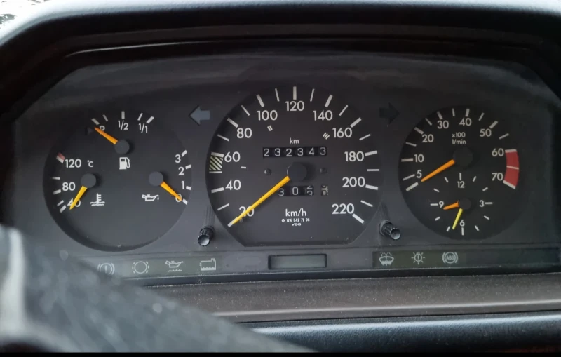 Mercedes-Benz 124 200CE, снимка 5 - Автомобили и джипове - 48783157