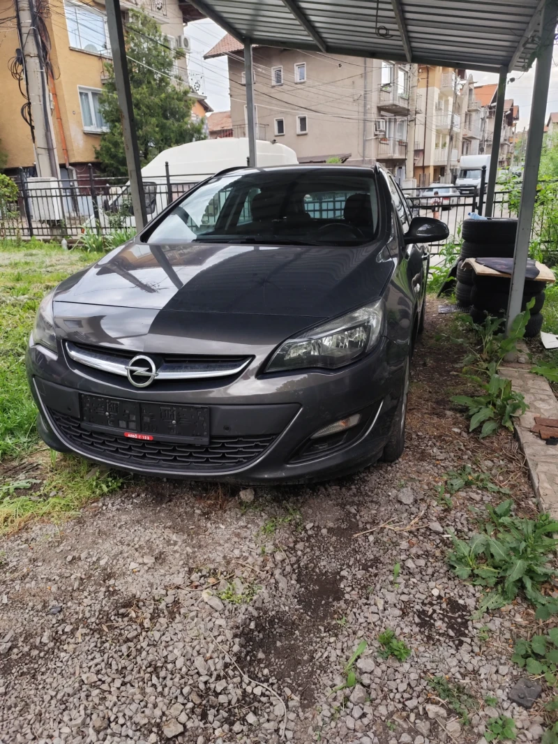 Opel Astra 1.6CDTI, снимка 4 - Автомобили и джипове - 52252193