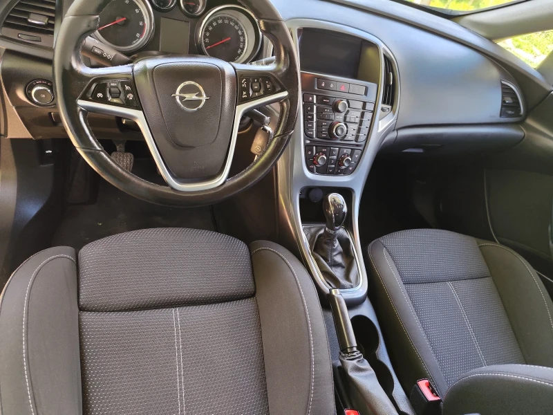 Opel Astra 1.6CDTI, снимка 9 - Автомобили и джипове - 52252193