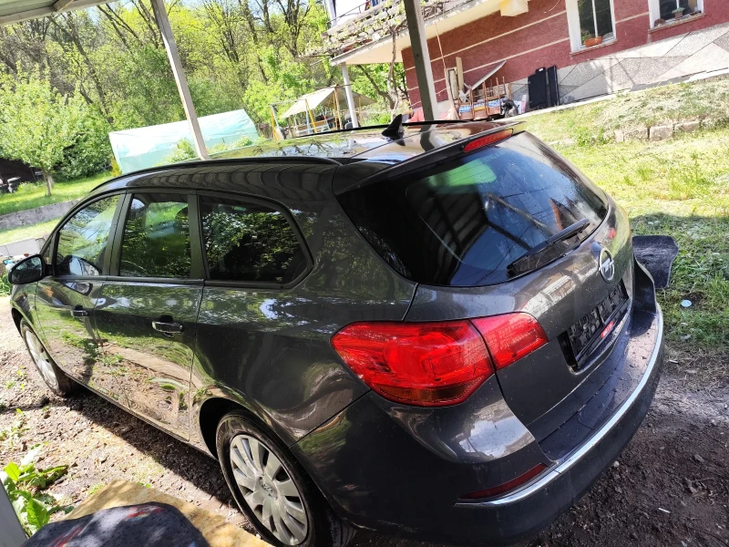 Opel Astra 1.6CDTI, снимка 15 - Автомобили и джипове - 52252193