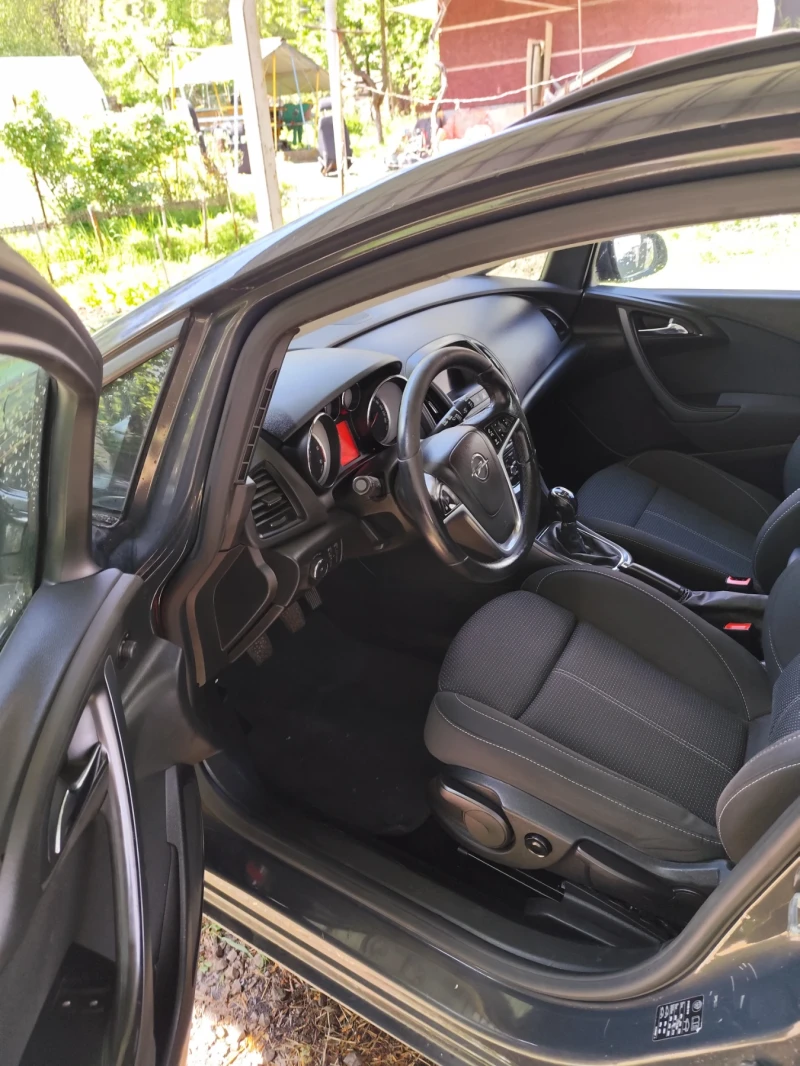 Opel Astra 1.6CDTI, снимка 12 - Автомобили и джипове - 52252193