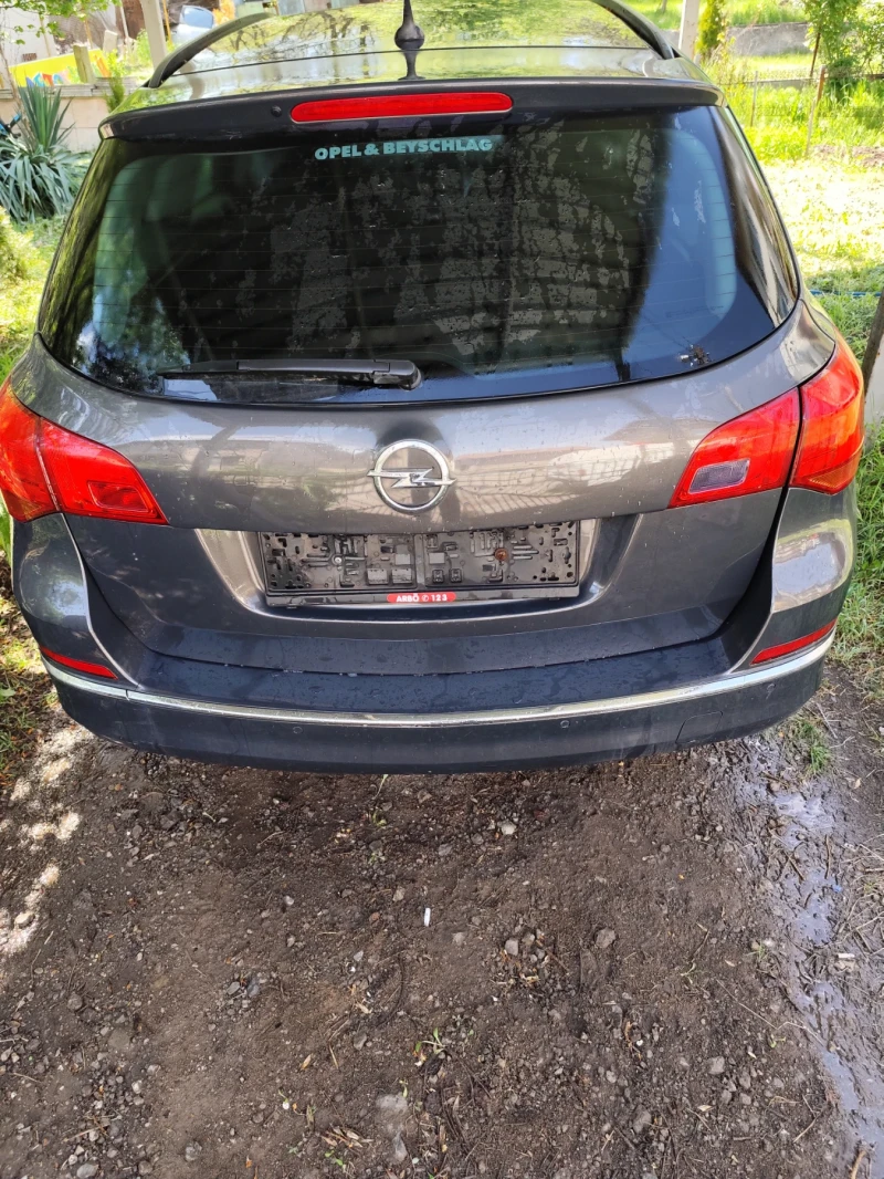 Opel Astra 1.6CDTI, снимка 14 - Автомобили и джипове - 52252193