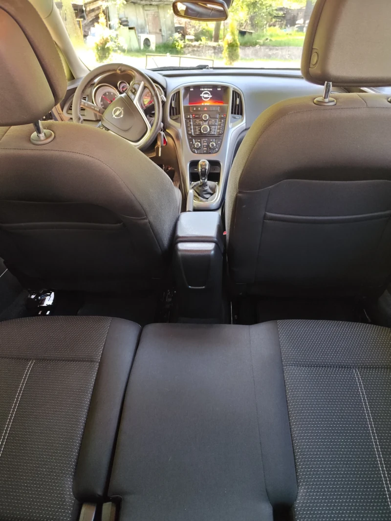 Opel Astra 1.6CDTI, снимка 11 - Автомобили и джипове - 52252193