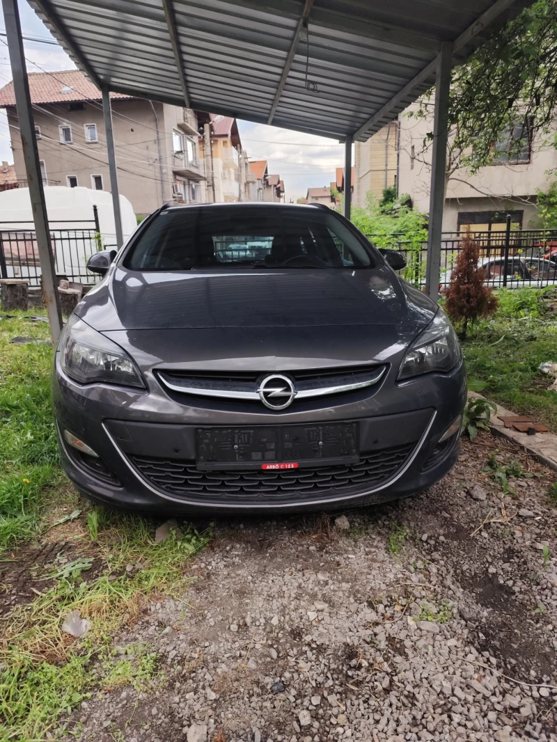 Opel Astra 1.6CDTI, снимка 2 - Автомобили и джипове - 52252193