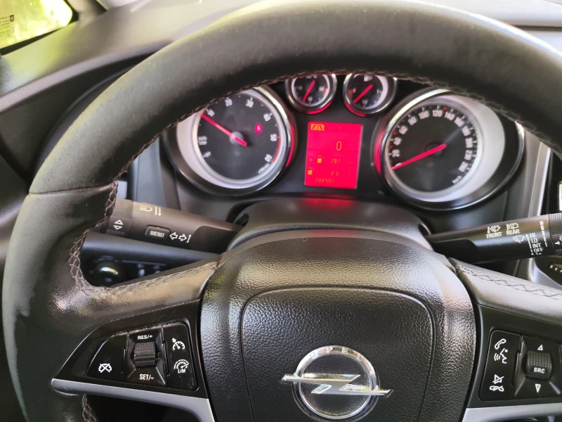 Opel Astra 1.6CDTI, снимка 6 - Автомобили и джипове - 52252193