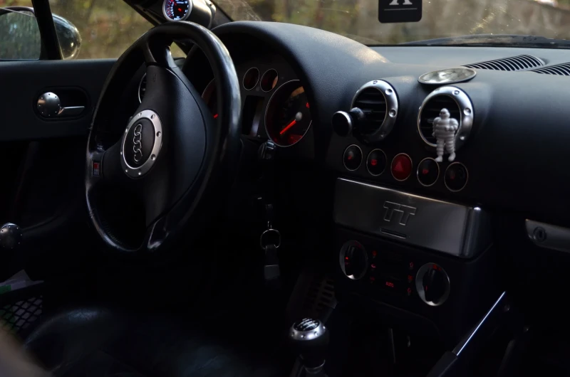 Audi Tt 1.8T APX 225к.с. QUATTRO , снимка 6 - Автомобили и джипове - 52360420