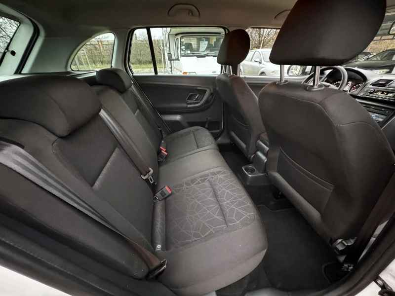 Skoda Fabia 1.6TDi Facelift ELEGANCE, снимка 12 - Автомобили и джипове - 52596329