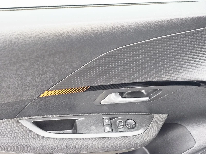 Peugeot 208, снимка 13 - Автомобили и джипове - 52960615