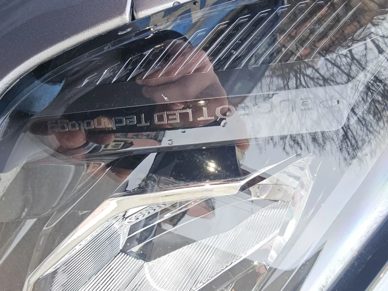 Peugeot 208, снимка 10 - Автомобили и джипове - 52960615