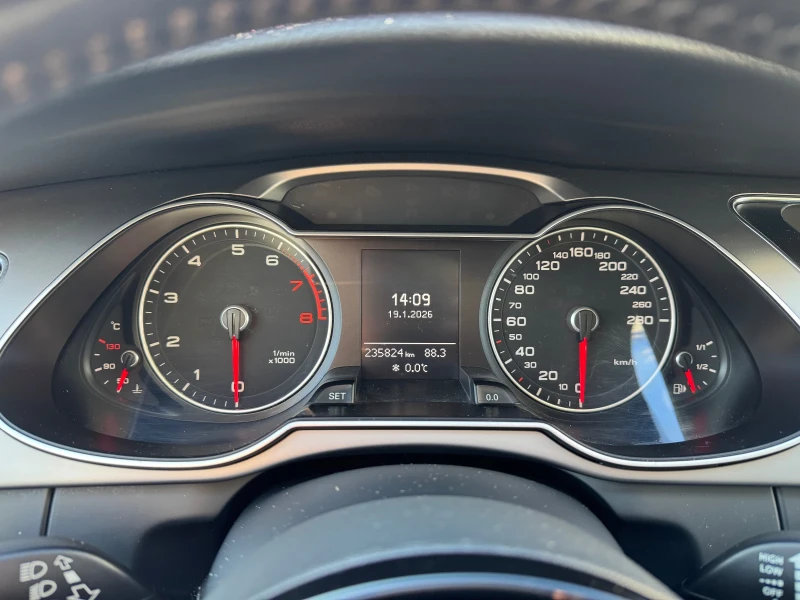 Audi A4 Audi A4 1.8 TFSI Автоматик   08.2013 г., снимка 8 - Автомобили и джипове - 53168620