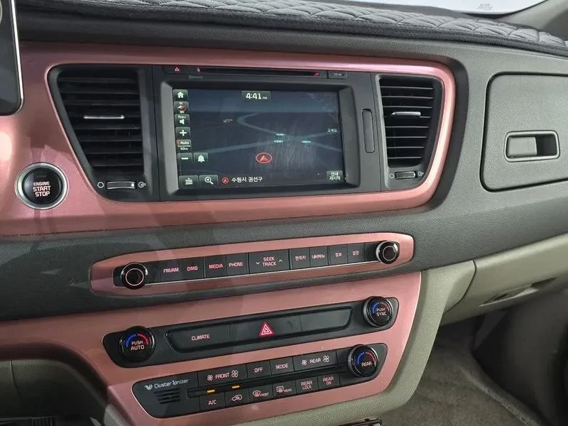 Kia Carnival 9-seater Luxury| 197к.с.| ВКЛ.ТЕХНОТЕСТ  и 3м.ГО, снимка 8 - Автомобили и джипове - 55146248