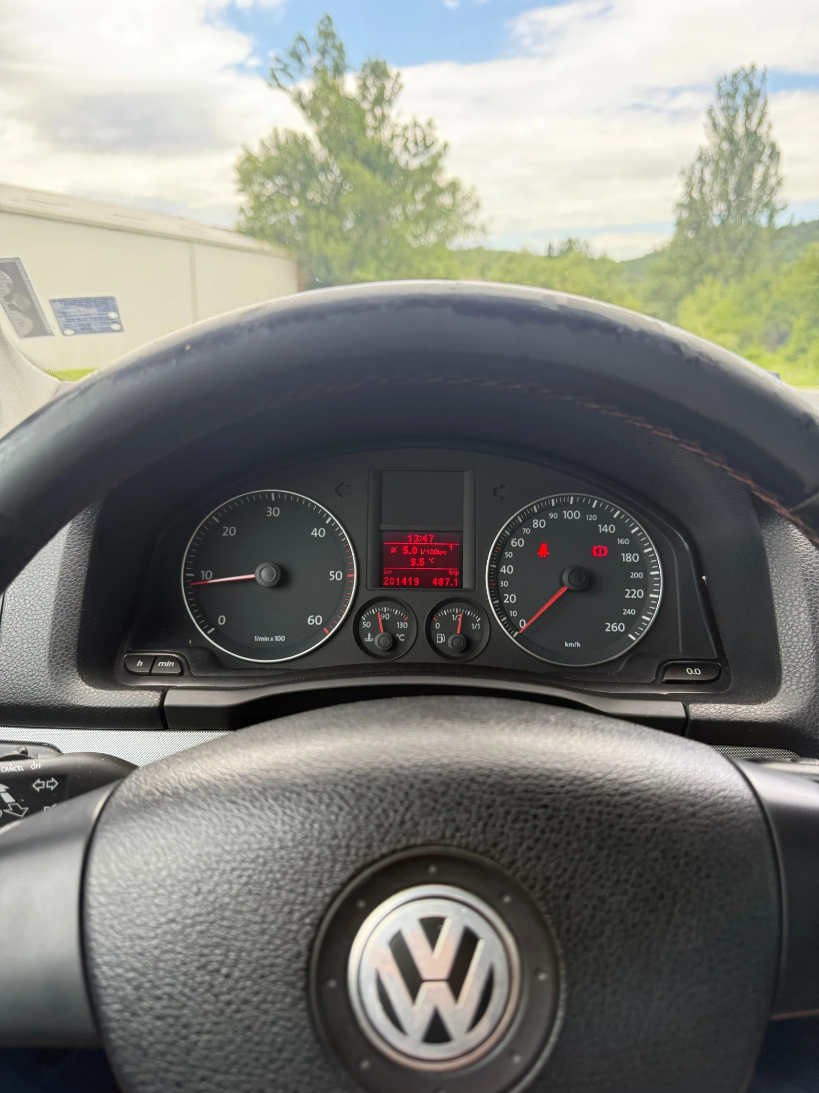 VW Golf 1.9tdi 105кс ръчка - изображение 10