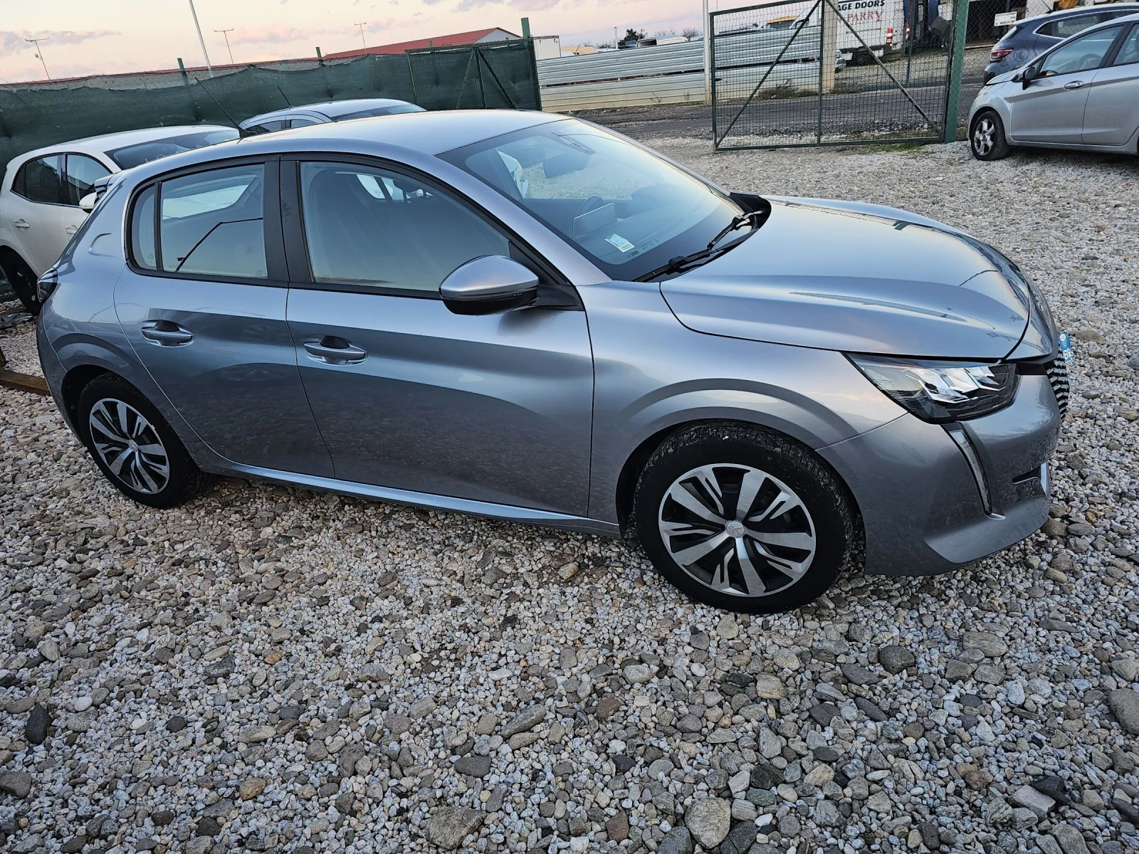 Peugeot 208  - изображение 2