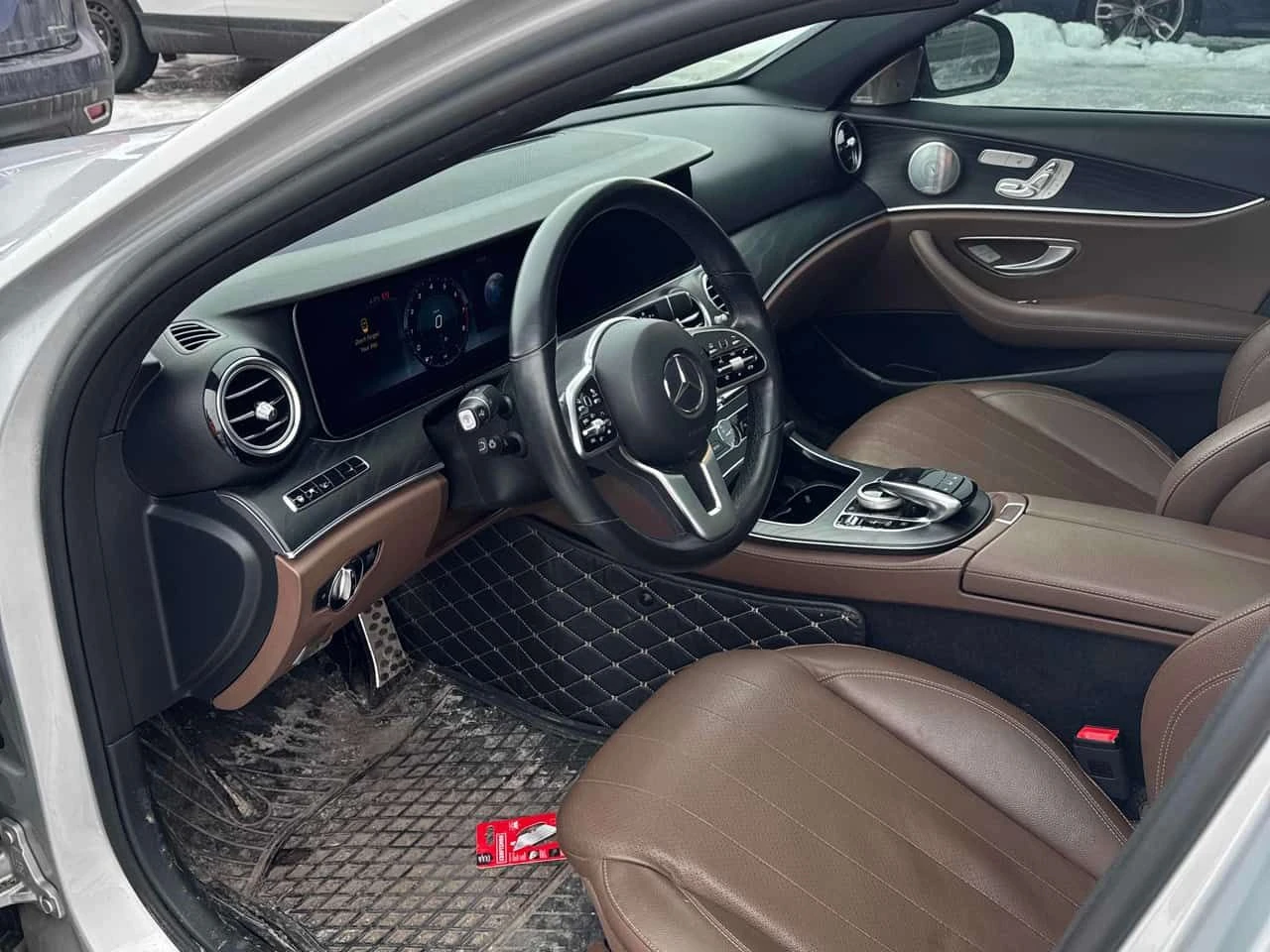 Mercedes-Benz E 300 * CARFAX * ЦЕНА ДО БГ, снимка 5 - Автомобили и джипове - 53906153