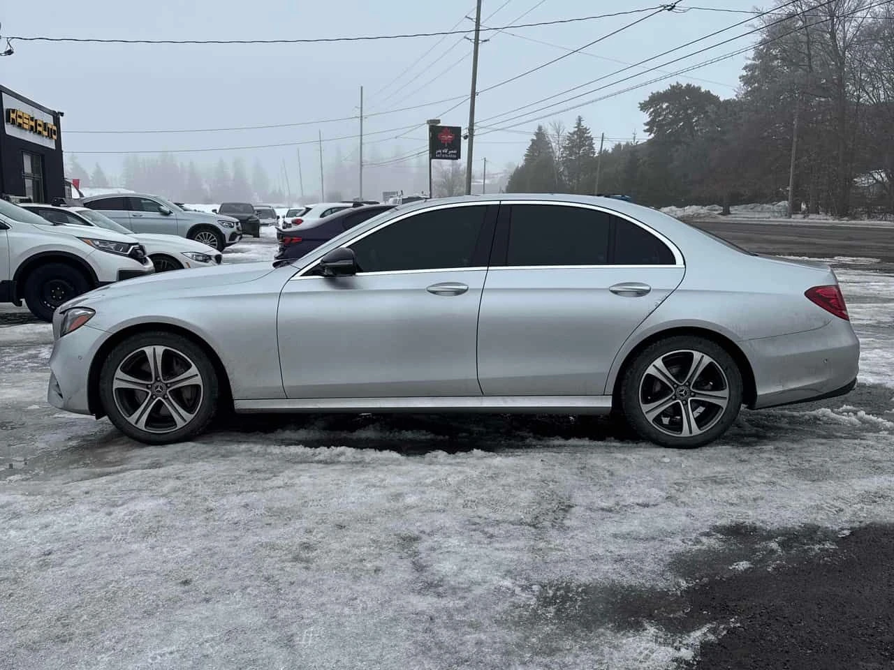 Mercedes-Benz E 300 * CARFAX * ЦЕНА ДО БГ, снимка 17 - Автомобили и джипове - 53906153