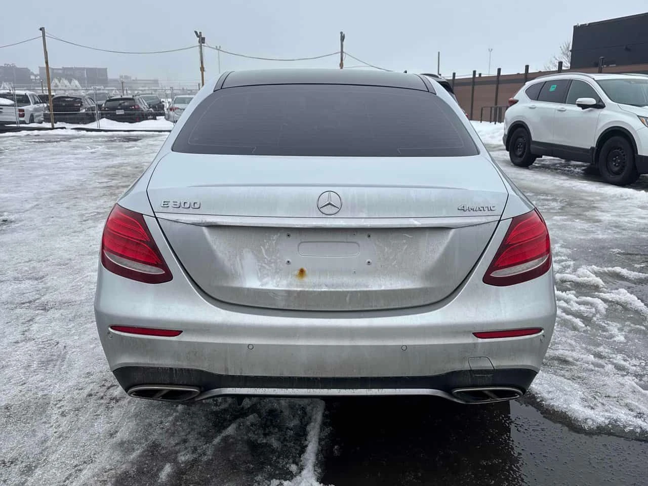 Mercedes-Benz E 300 * CARFAX * ЦЕНА ДО БГ, снимка 4 - Автомобили и джипове - 53906153