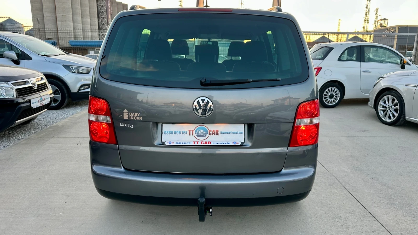 VW Touran 1.6 102к. Газ/бензин! Обслужен! Без ръжди!, снимка 5 - Автомобили и джипове - 54485213