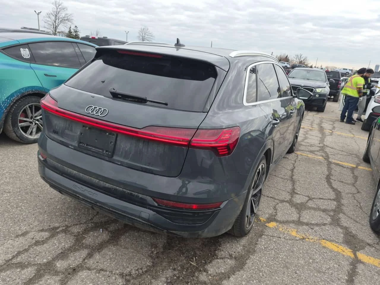 Audi E-Tron * 2 КЛЮЧА * ОБДУХВАНЕ * PANO * 360, снимка 3 - Автомобили и джипове - 54612111