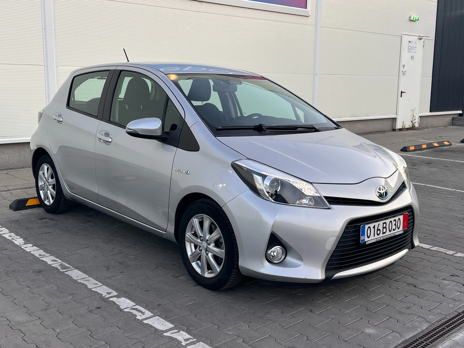 Toyota Yaris Hybrid 127000km ТОП СЪСТОЯНИЕ, снимка 3 - Автомобили и джипове - 55131082