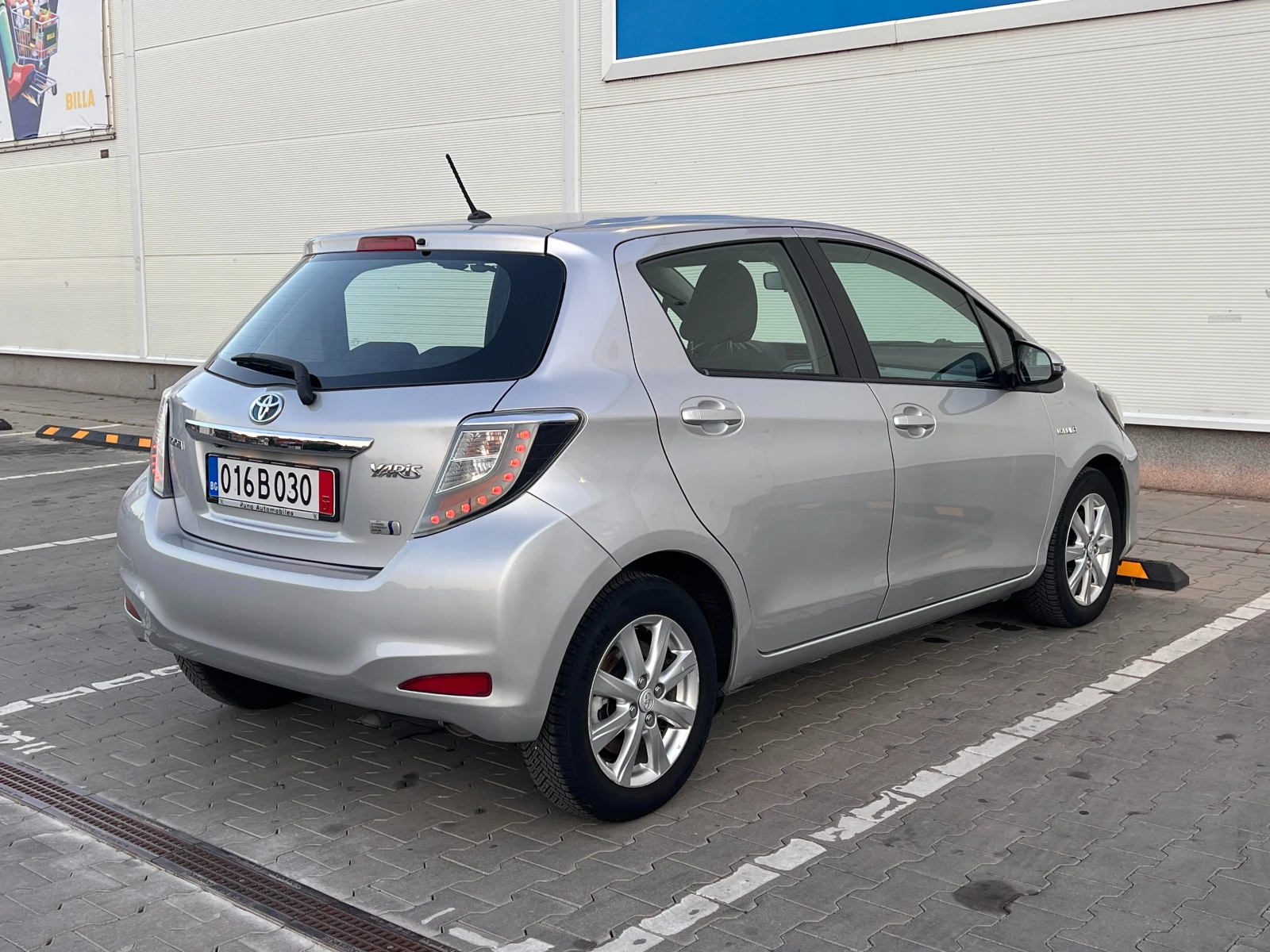Toyota Yaris Hybrid 127000km ТОП СЪСТОЯНИЕ, снимка 6 - Автомобили и джипове - 55131082