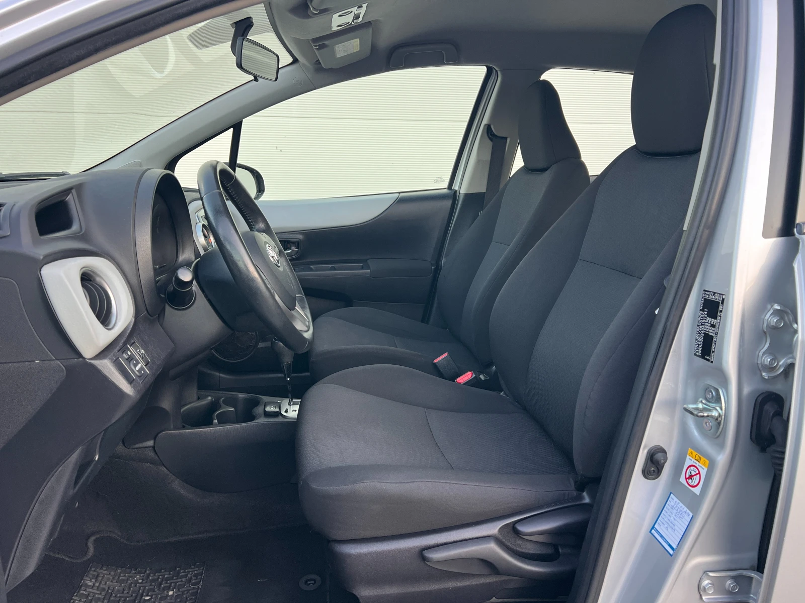 Toyota Yaris Hybrid 127000km ТОП СЪСТОЯНИЕ, снимка 10 - Автомобили и джипове - 55131082