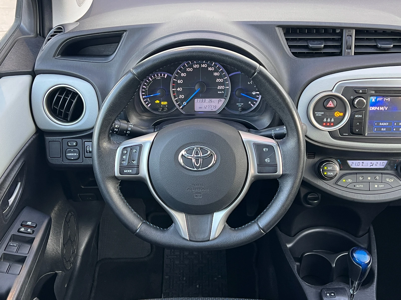 Toyota Yaris Hybrid 127000km ТОП СЪСТОЯНИЕ, снимка 8 - Автомобили и джипове - 55131082