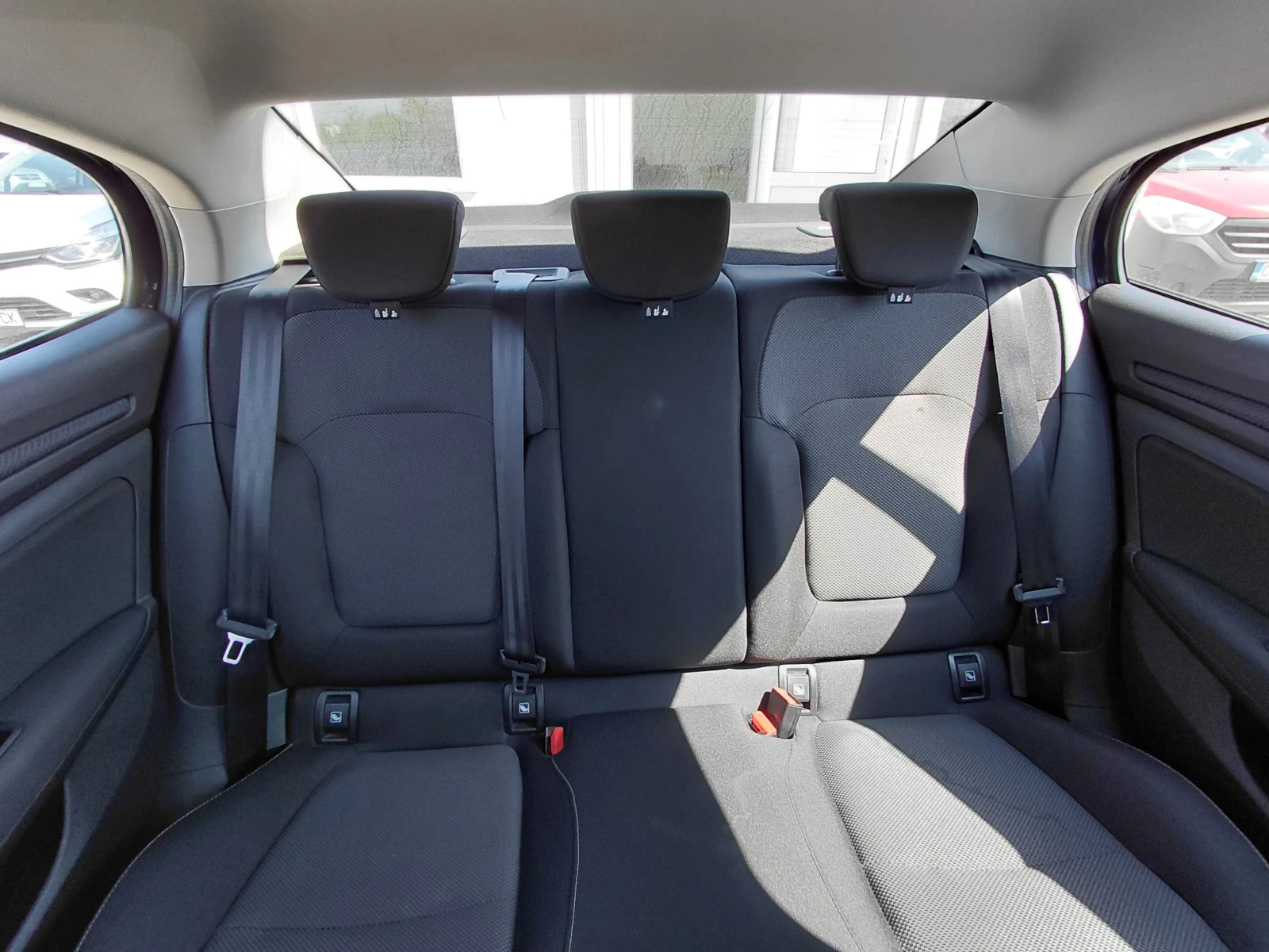 Renault Megane 1.3TCe/40к.с/Life, снимка 14 - Автомобили и джипове - 56313161