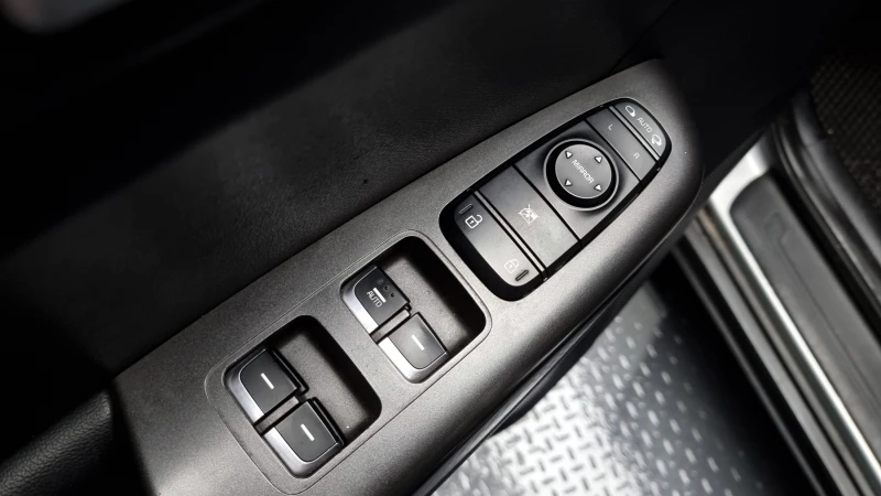 Kia Sportage 2.0 4WD NOBLESSE autogeorge.com , снимка 17 - Автомобили и джипове - 52176779