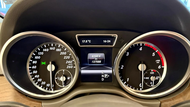 Mercedes-Benz ML 350 AMG* Premium* Harman* Лизинг* , снимка 11 - Автомобили и джипове - 52839893