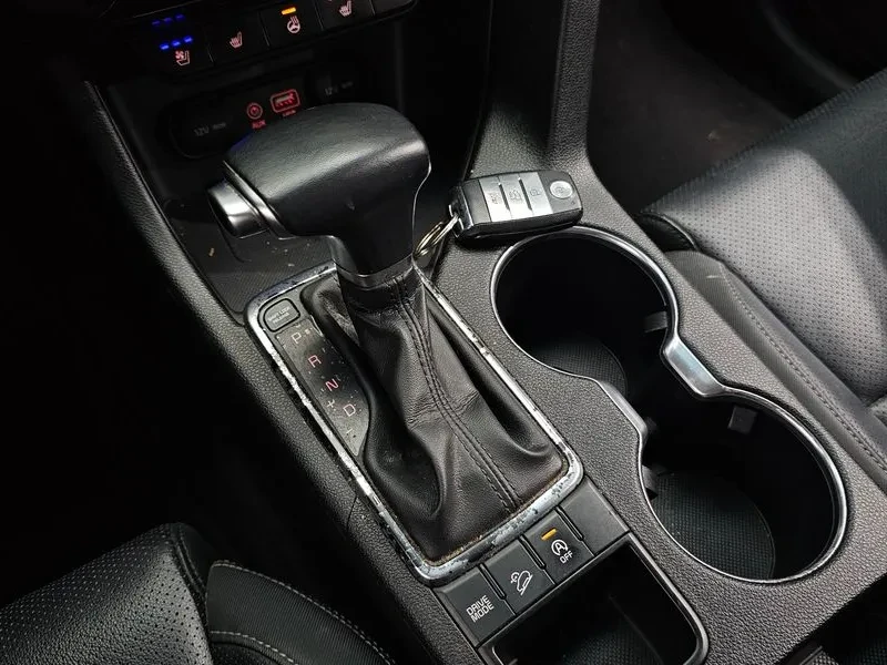 Kia Sportage 2.0 2WD, снимка 9 - Автомобили и джипове - 55789277