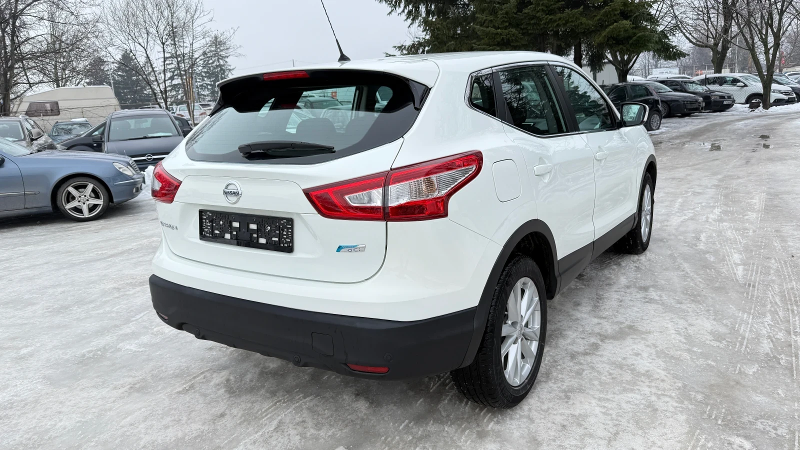Nissan Qashqai 1.5D/РЕАЛНИ 155х.км./СЕРВИЗНА ИСТОРИЯ/ - изображение 6