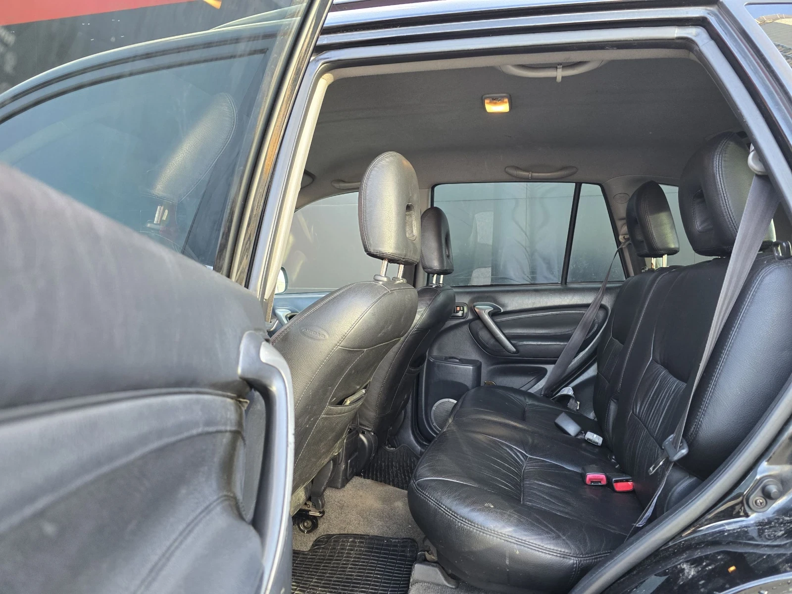 Toyota Rav4 D4D, снимка 7 - Автомобили и джипове - 53849158