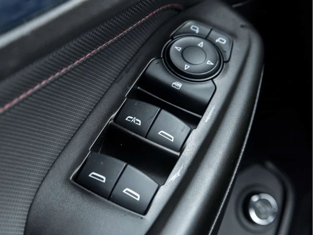 Chevrolet Trailblazer * AWD RS | Clean Carfax | Pwr Seats | Keyless Entr, снимка 7 - Автомобили и джипове - 53937910